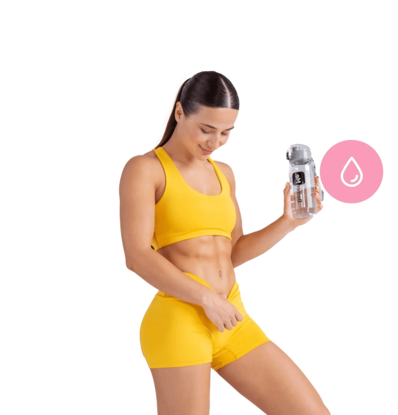 Persona bebiendo agua